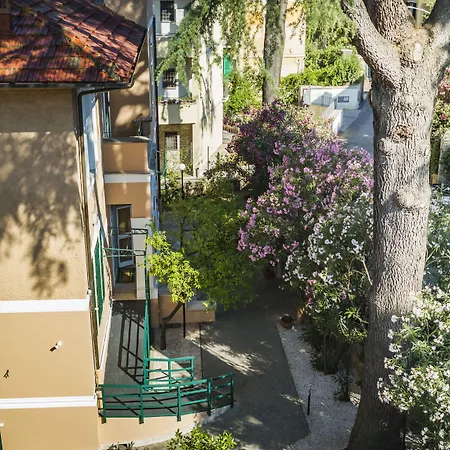 Aurora Apartahotel Roma