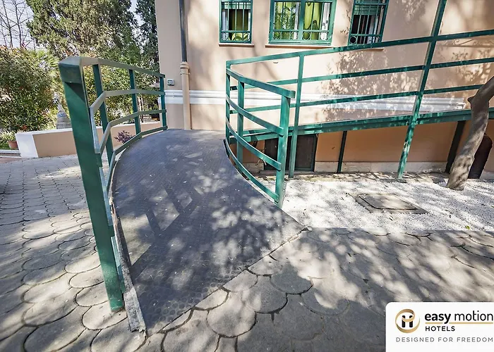 Aparthotel Aurora 2*